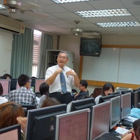 本系吴思达老师于104.5.11邀请台湾专案管理协会 杨名元 博士演讲。
