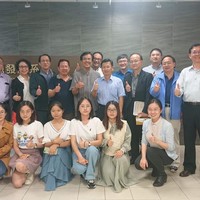 108.11.04(星期一)中國人民大學、中南財經政法大學等多所大學教師及研究生等共計16人,蒞臨本系參訪交流,人社院長李穎杰及本系王湧泉主任、黃佳純老師、吳思達老師、鄭克強老師出席參加,雙方交流熱烈,活動圓滿成功!